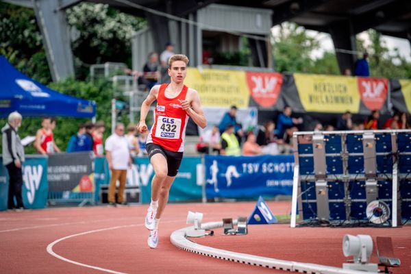 Silas Zahlten (LG Brillux Muenster) am 29.05.2022 waehrend der Deutschen Meisterschaften Langstaffel im Otto-Schott-Sportzentrum in Mainz